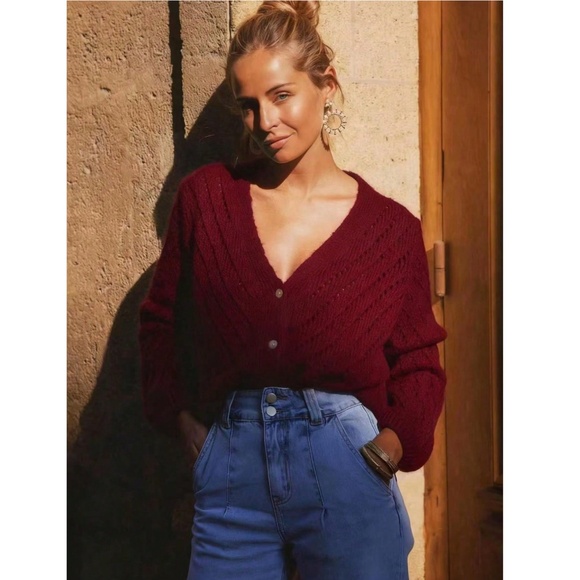 V-Cut Buttoned Down Burgundy Knit Cardigan Textured, Long Sleeve - Picture 5 of 6